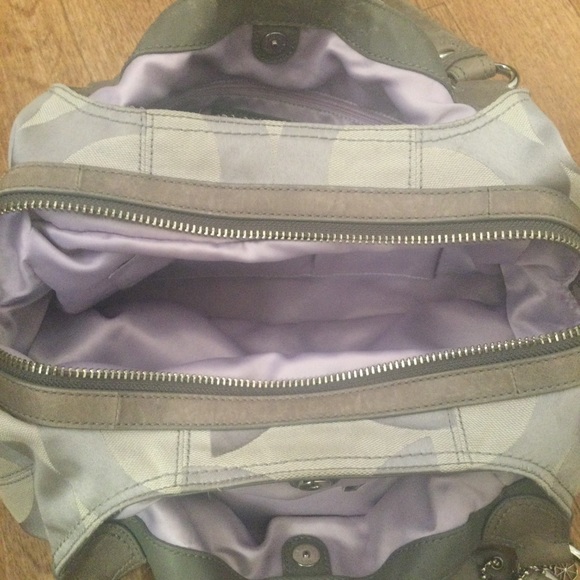 Coach Maggie Op Art Signature Silver Handbag - Picture 6 of 16